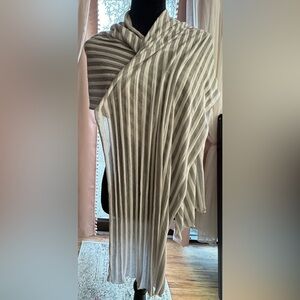 NWOT Victoria’s Secret Vintage Silver & White Scarf